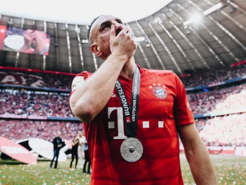 IQ vô cực, Ribery tránh 'tắm bia' bằng cách này