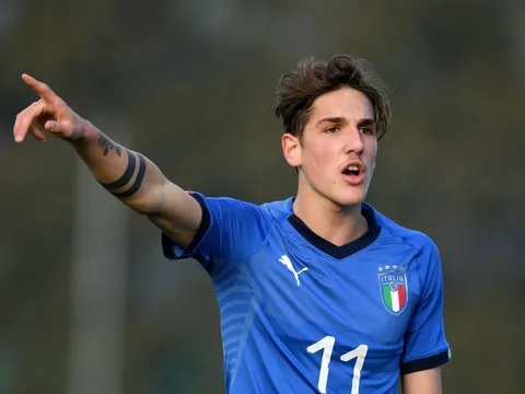 Italia triệu tập đội hình và 'cơn điên' ở hàng tấn công