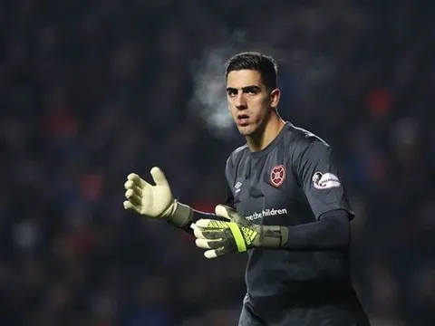 Mắc sai lầm chí mạng, 'kẻ thách thức' De Gea hết cửa trở lại Man Utd?