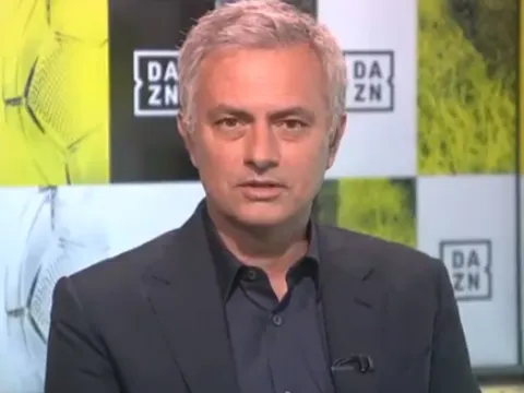 Mourinho: "Thật may mắn, tôi chưa bao giờ trải qua điều này"