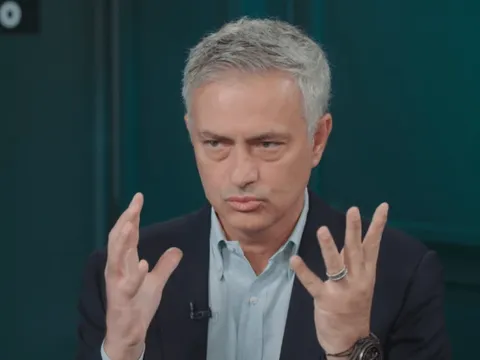 Mourinho đưa mục tiêu của Man Utd 'lên mây'