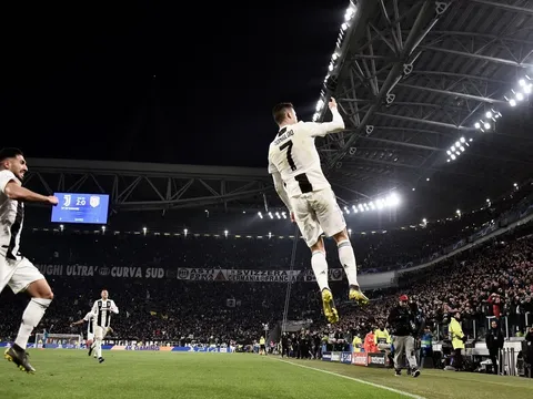 Choáng! 4 vạn CĐV Juve làm cùng 1 điều khi Ronaldo ghi bàn quyết định