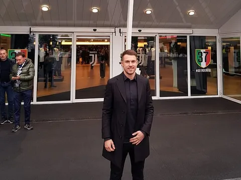 Juventus đón vị khách đặc biệt từ Arsenal trong ngày đăng quang