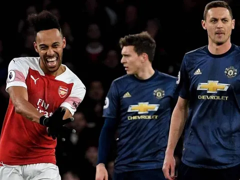 Man Utd gục ngã: 2 "kẻ bất khả xâm phạm" đã đến lúc phải bị "xâm phạm"
