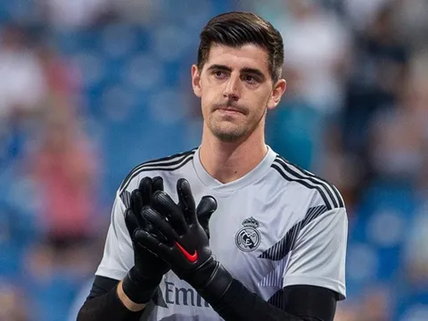 Nhân quả có thật, Thibaut Courtois bị "troll" không thương tiếc