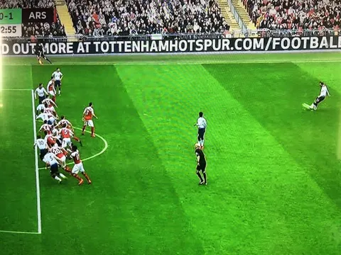 Fan Arsenal dậy sóng vì đội nhà bị "cướp" trước Tottenham