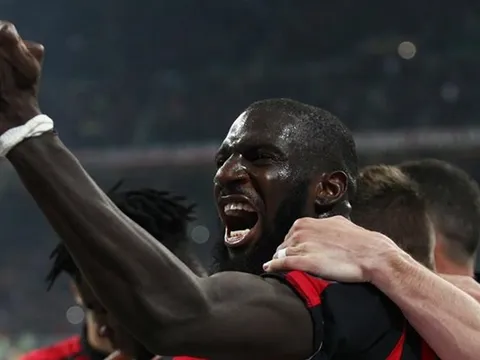 “Kẻ nổi loạn” nổ súng, AC Milan nhẹ nhàng đánh bại Lazio