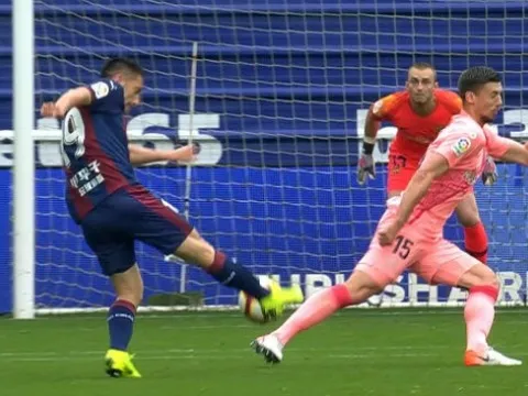 "Kẻ thất sủng" tố Barca gây khó, đường đến Man Utd ngày càng chông gai