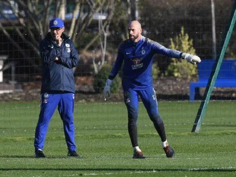 Kepa dính "phốt", thủ môn số 2 của Chelsea tranh thủ ghi điểm trước Sarri