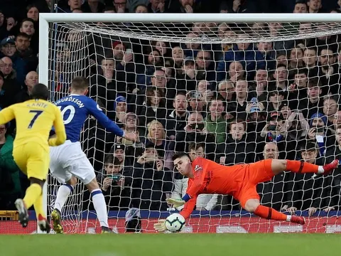 Kepa thi đấu xuất thần cũng không gánh nổi 'báo cô' Marcos Alonso