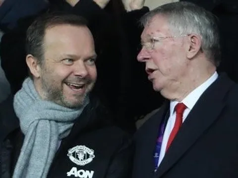 Khen 1 CLB, Sir Alex mắng ngầm '3 kẻ lộng quyền ngạo mạn' tại Man Utd?