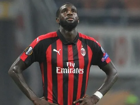 Khiến đồng đội gặp họa, sao AC Milan nhận án phạt nặng