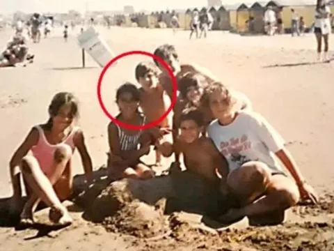 Khoảnh khắc báo hiệu cuộc sống hạnh phúc của Messi 2 thập kỷ trước