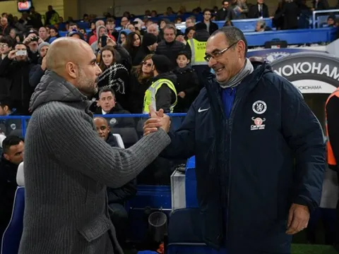 Khởi đầu của Sarri vẫn tốt hơn... Guardiola