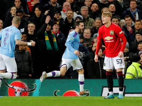 'Không cầu thủ MU nào áp sát anh ta'