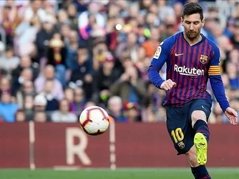 Không hội quân cùng Barca, Messi đang làm gì?