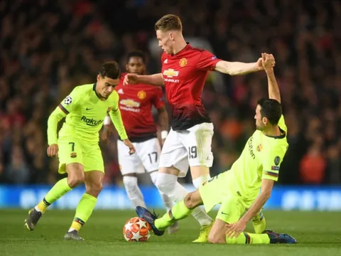 Không phải Pogba, đây mới là "ông vua" tuyến giữa MU ở trận thua Barca