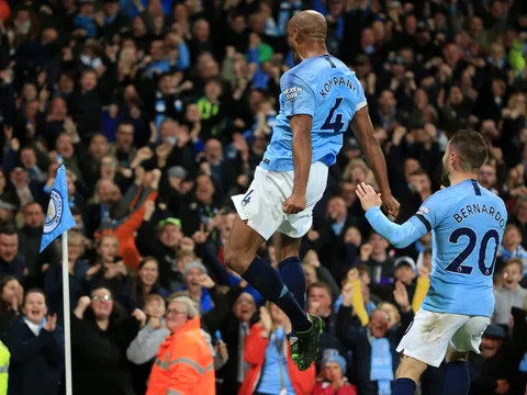 Kompany lên tiếng, nói một lời về tiếng thét "Đừng sút, không vào đâu"
