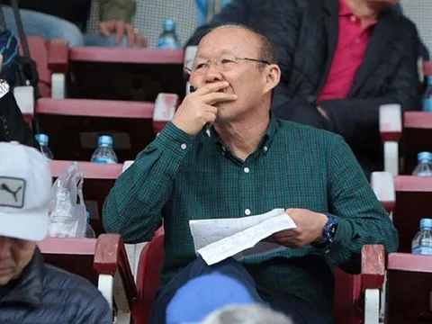 HLV Park Hang-seo vi hành đến Pleiku, tìm quân cho U23 Việt Nam