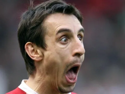 Làm 2 điều, Liverpool sẽ khiến Man Utd và Neville... vào rừng