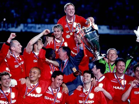 Làm thế nào Man Utd giành cú ăn 3 chỉ trong 11 ngày điên rồ?