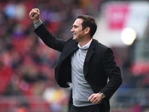 Huyền thoại Chelsea được nhắm cho chiếc ghế nóng tại Brighton