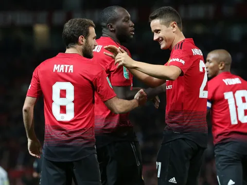 "Lão tướng" bị Man Utd ruồng rẫy, nhưng vì đâu Barca lại đắm say?