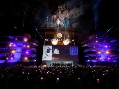 Lập chiến tích vẻ vang, Man City làm điều tuyệt vời tri ân CĐV