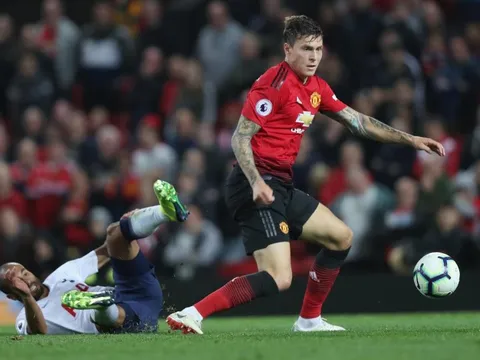 Sốc! Lindelof chửi trọng tài ngay giữa trận đấu với Wolves