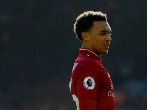 Liverpool đại thắng, sao trẻ vẫn 'nhận gạch' vì không biết chuyền