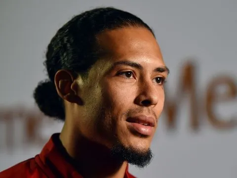 Tiết lộ: Van Dijk đã cho "Robbo và Trent" thấy một tình yêu đầy khó khăn!