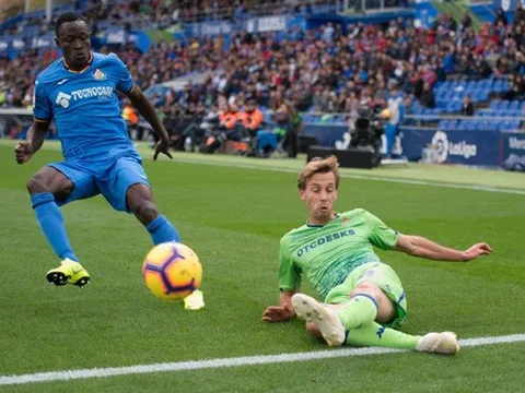 Tìm người thay thế Harry Maguire, Leicester tranh hàng với Arsenal và Everton