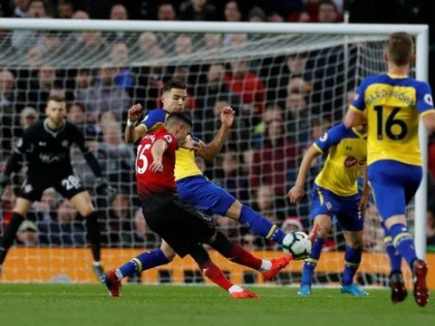 Lukaku lập cú đúp nhưng bước ngoặt nằm ở pha vẽ 'cầu vồng'