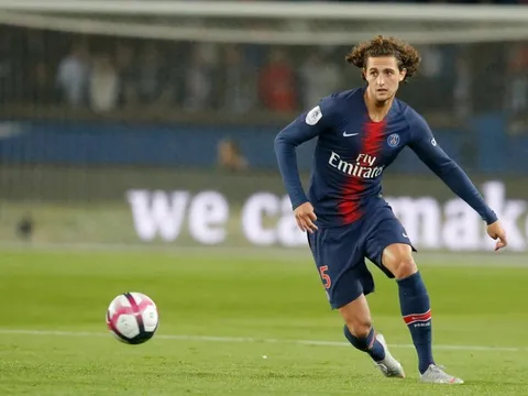 Lương khủng tại Man Utd không bằng "cơn sốt" Liverpool