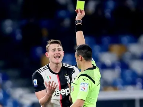 Mắc lỗi khi gặp Napoli, De Ligt vẫn được sao Juventus bênh vực