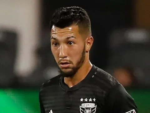 Man Utd âm thầm tiếp cận đồng đội của Rooney