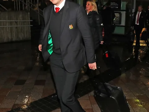 Bầy Quỷ Đỏ phờ phạc trở về từ London