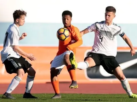 Man Utd hoàn tất tân binh đầu tiên cho Solskjaer, 'hàng hot' từ Ajax