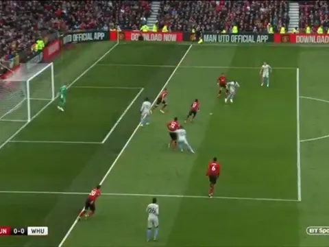 Man Utd hưởng lợi từ 2 quyết định gây tranh cãi trước West Ham