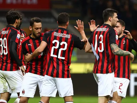 Man Utd không thèm "khối óc thiên tài", AC Milan nhảy vào "múc vội"