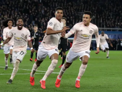Man Utd ra mắt cầu thủ trẻ nhất lịch sử Champions League