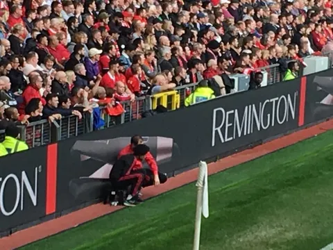 M.U đào tạo các cậu bé nhặt bóng thành cầu thủ thứ 12 của mình