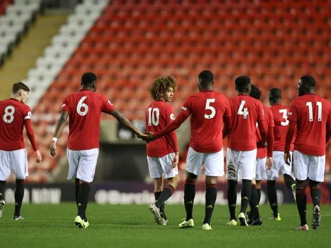2 "tân binh" cùng ra sân, Man Utd thắng kịch tính