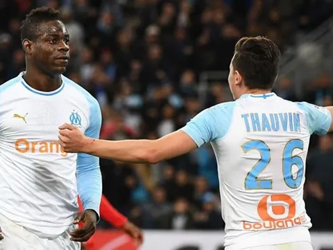 Đấm vỡ mũi đối phương, Balotelli sắp nhận án phạt nặng