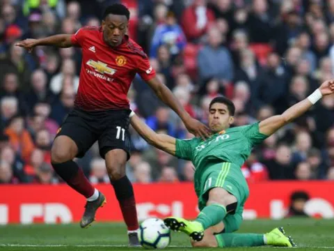 Martial thế này, CĐV Man United không thể không lo