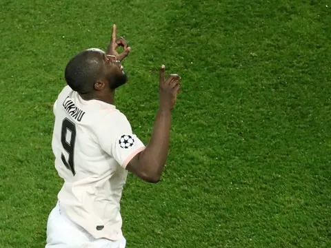Martial trở lại, nhưng Lukaku vẫn là nhất
