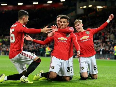 Bán mình cho Man Utd, 'sát thủ máu lạnh' bóp vụn ước ao của mọi siêu cò