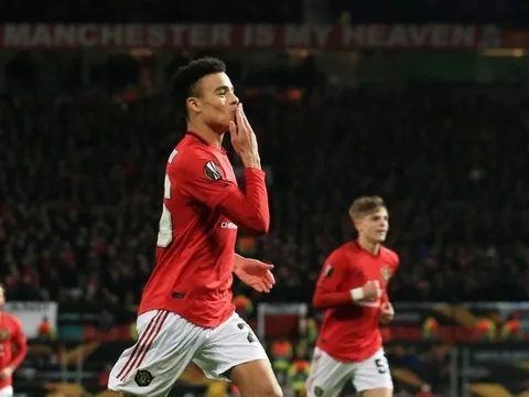 Fan Quỷ đỏ: "Cậu ấy là phù thủy, QBV tương lai"