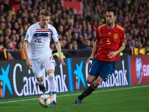 Mất De Jong, De Ligt cho Barca, Ajax lại có "thần đồng Na Uy" của Real