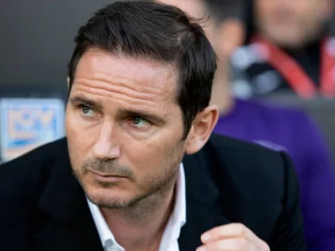 Mất điểm đáng tiếc, Lampard rơi vào thế khó trong cuộc chiến thăng hạng